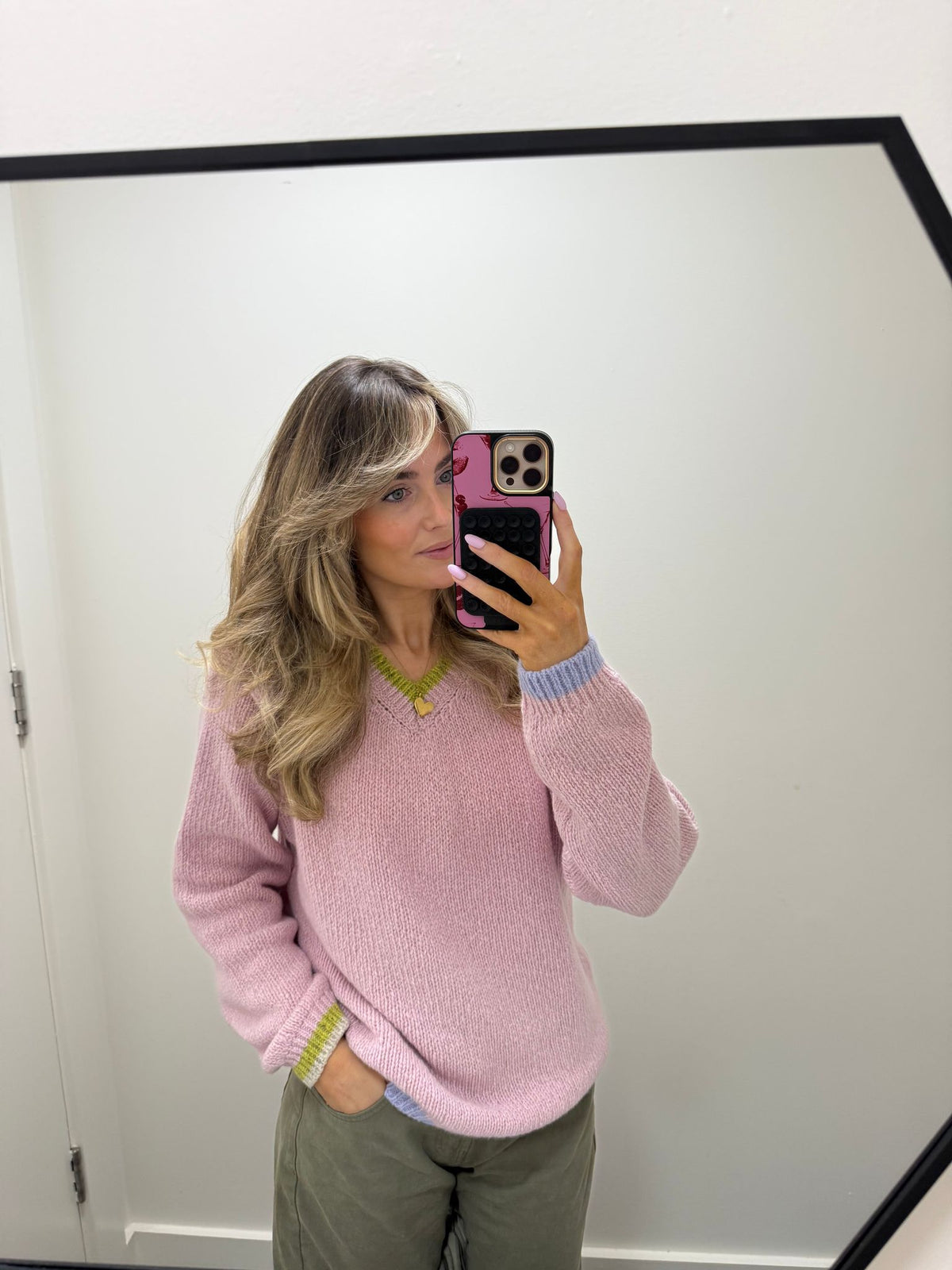 Dominique Nugent wearing her Bloom Pink Aoife Mc Namara jumper taking a mirror selfie